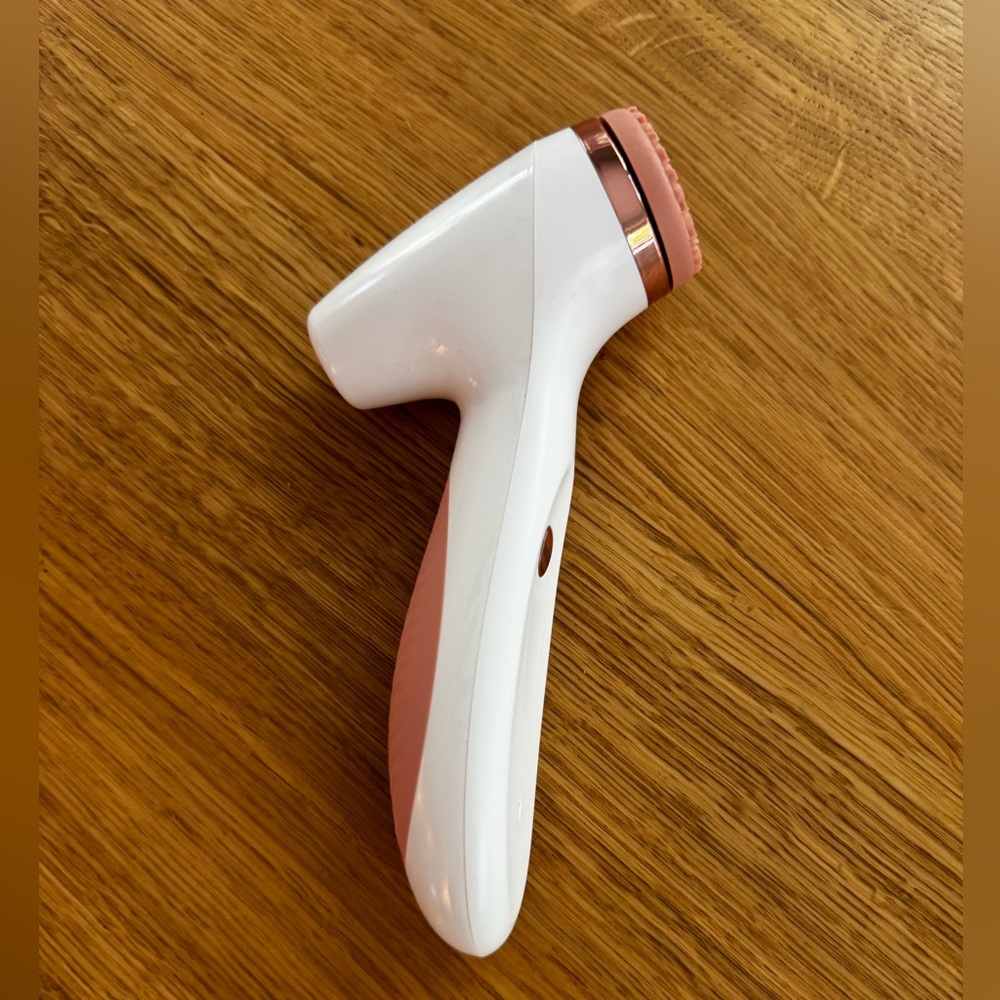 Nuskin lumispa White and Pink Facial Cleansing Brush only used once